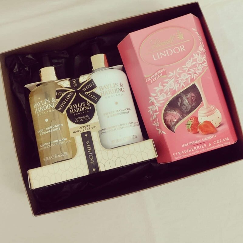 Luxury Strawberries & Cream Pamper Hamper