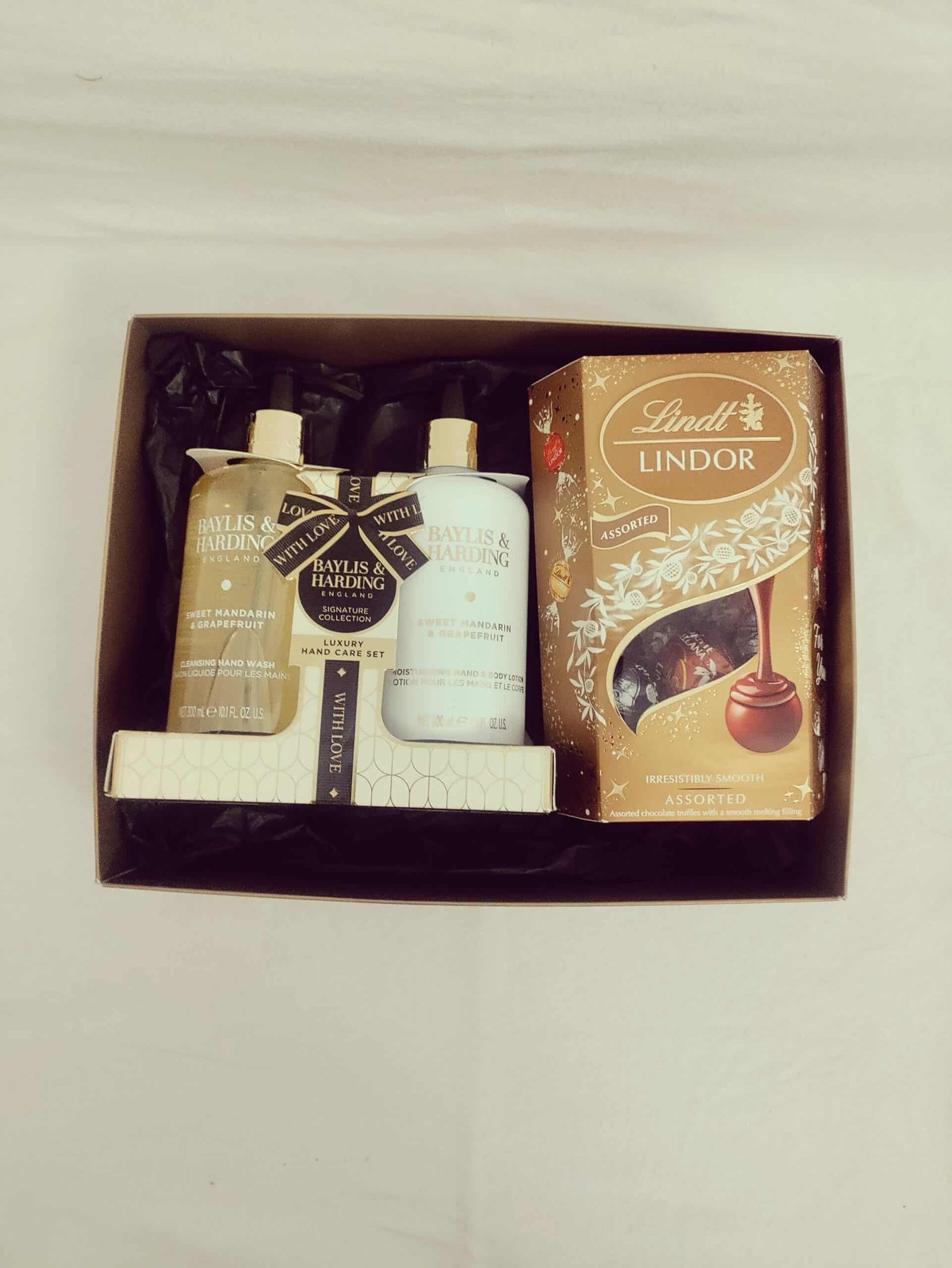 Luxury Sweet Mandarin Hand Care & Assorted Lindt Lindor Chocolate Gift Hamper
