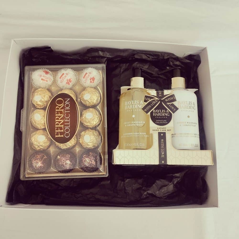 Luxury Pamper & Ferrero Collection Chocolate Gift Hamper