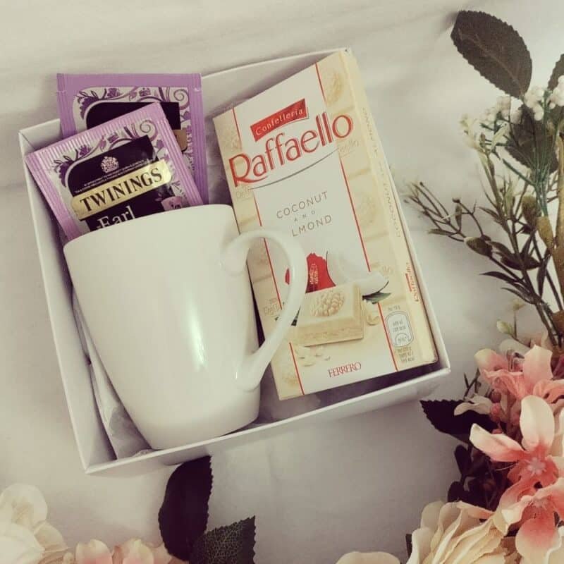 Twinings Earl Grey, Raffaello & Mug Gift Set