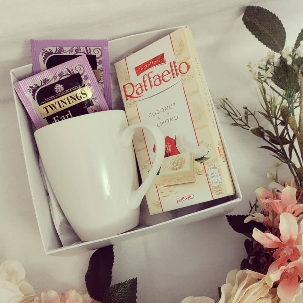 Twinings Earl Grey, Raffaello & Mug Gift Set